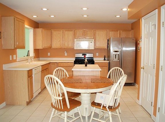 2nd image of 42 Thornbury Dr