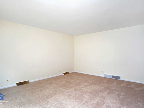 4th image of 805 W Manor Ct