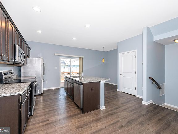 5th image of 273 Magellan Dr
