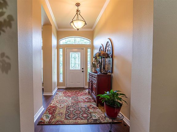 4th image of 2404 Northview Dr