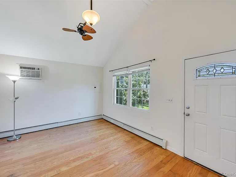 22 Maplewood Ave — Photo 17