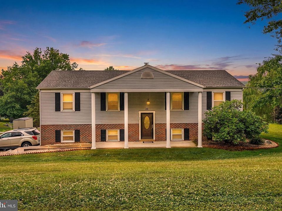 1st image of 20 Oak Dr