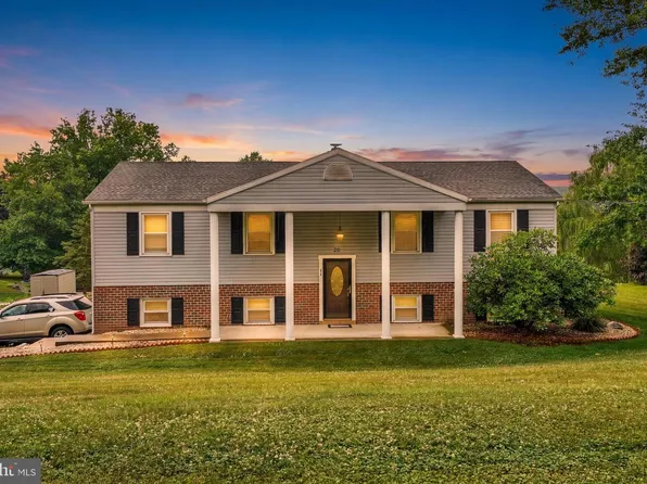 20 Oak Dr, Mount Wolf, PA 17347
