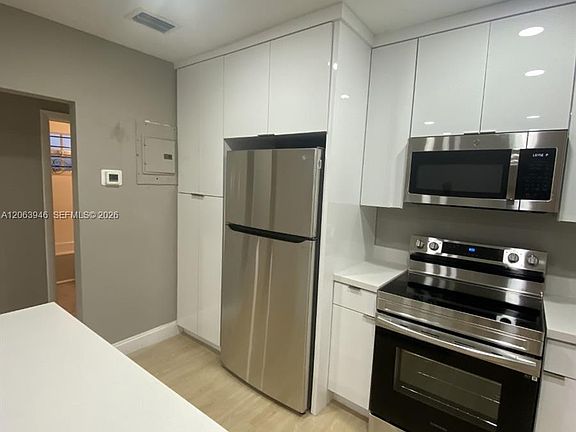 4th image of 217 NW 48th St #2