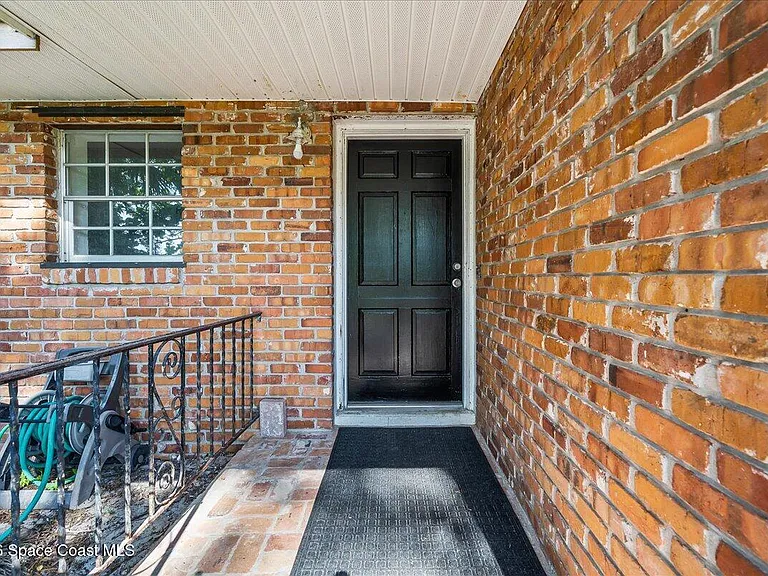 935 S Tropical Trl — Photo 3