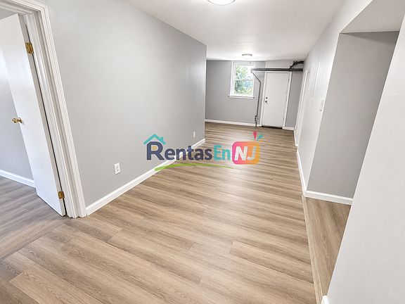 5th image of 299 Summer Ave APT 1