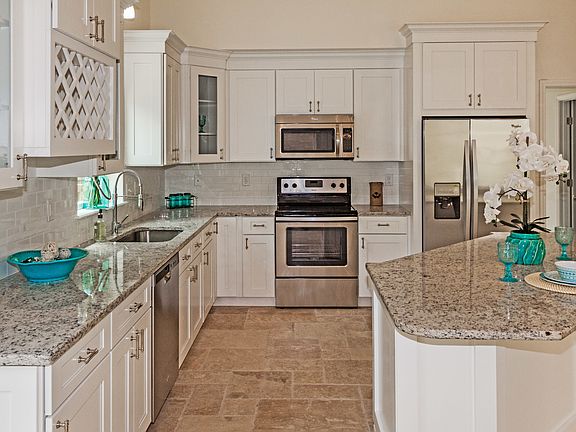 4th image of 203 Arricola Ave