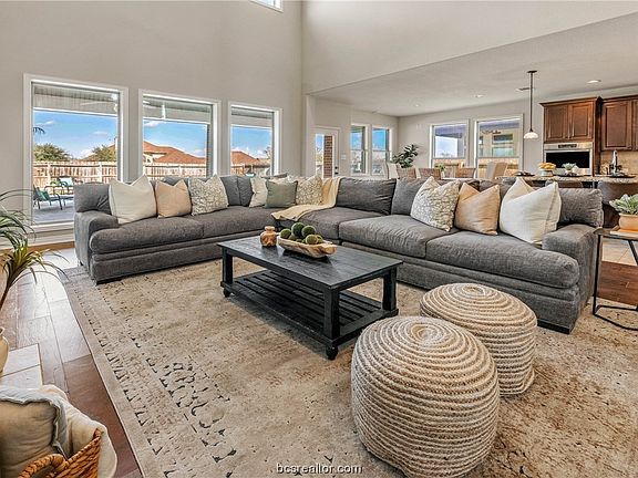 5th image of 4407 Toddington Ln