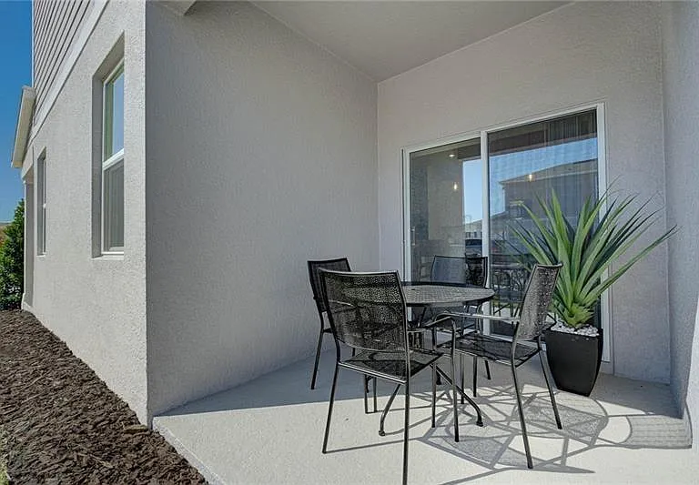 628 Devon Aly — Photo 13