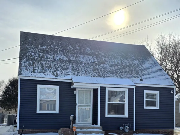 921 15th Pl NE, Mason City, IA 50401