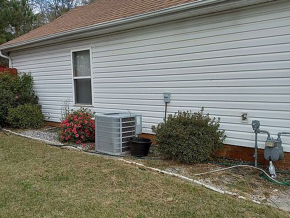 4th image of 212 Reedy River Ct