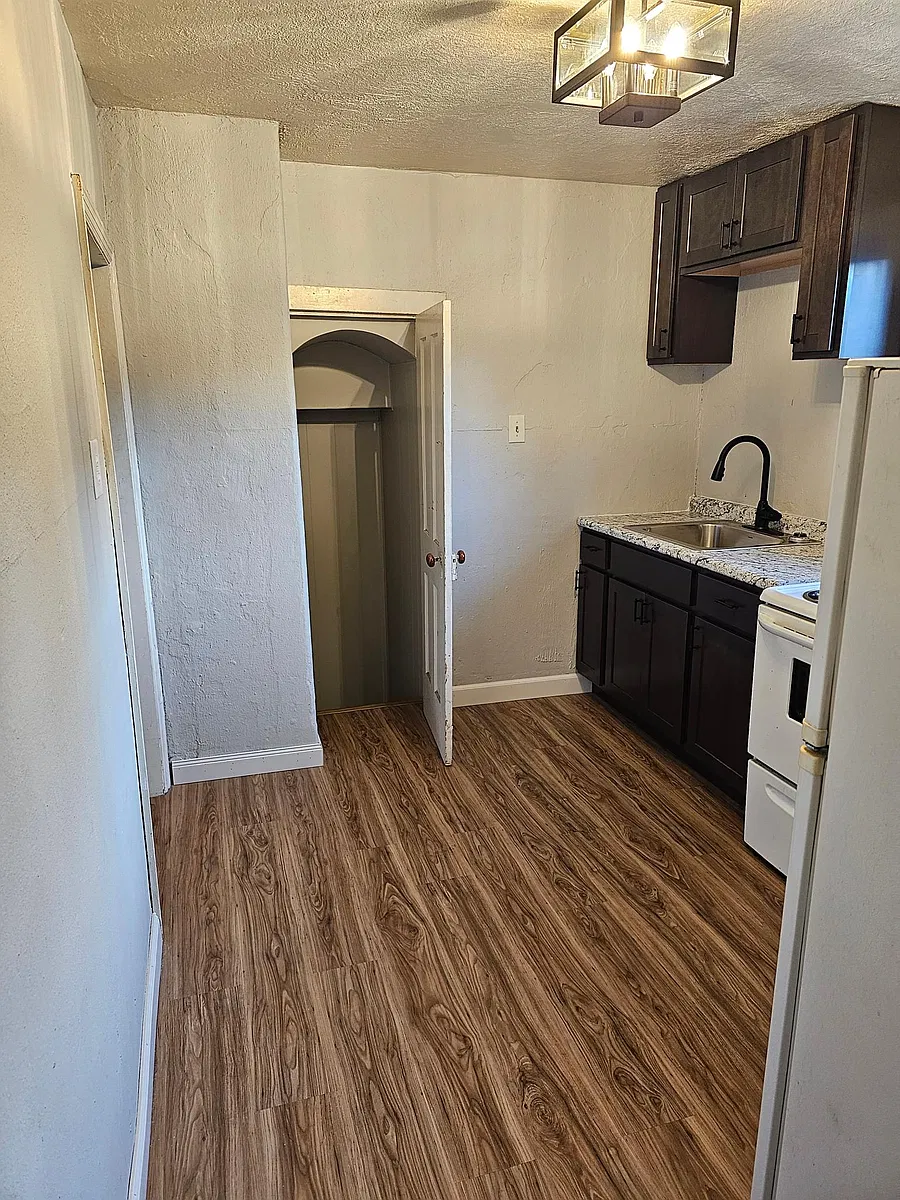 Building Photo - 730 Walnut St #2W