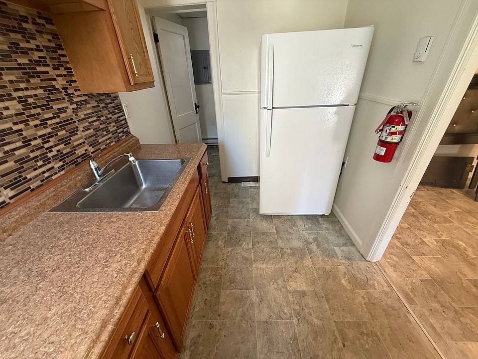 2nd image of 1037 W Turner St APT 1