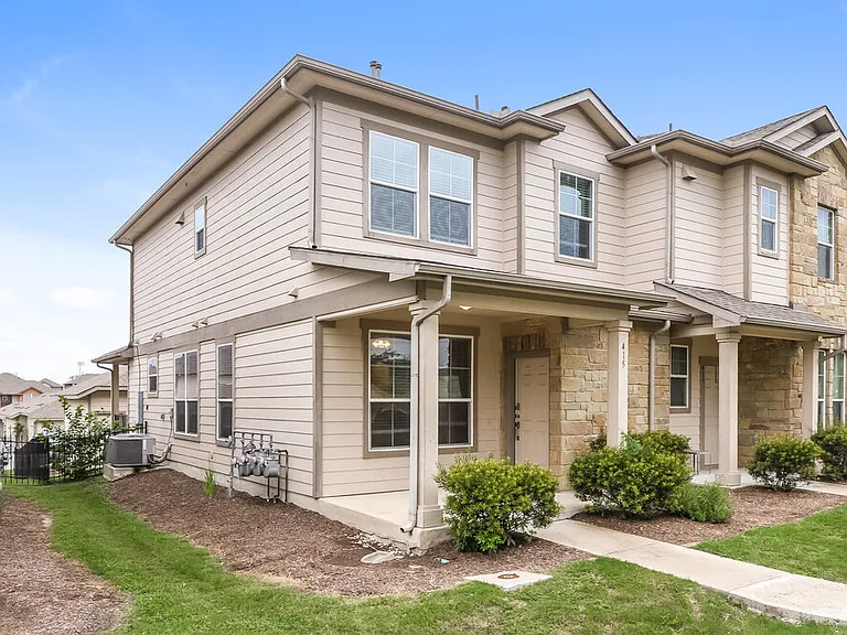 415 N Heatherwilde Blvd — Photo 4