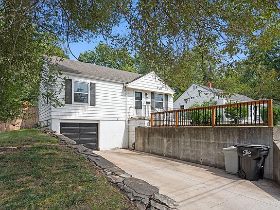 3rd image of 10804 E 59th St