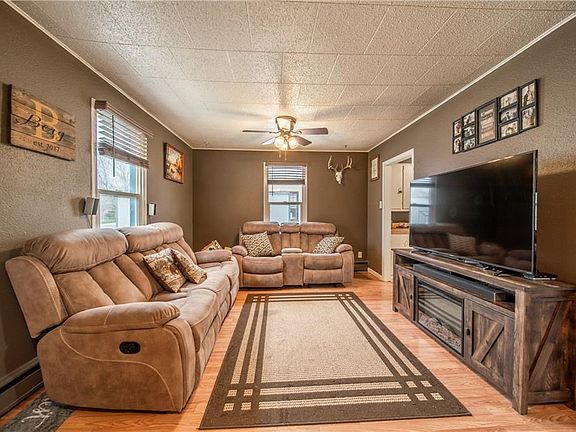 5th image of 1041 Terry Ave