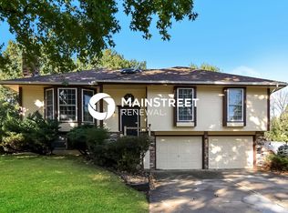 510 SE Timbercreek Ln, Lees Summit, MO 64063