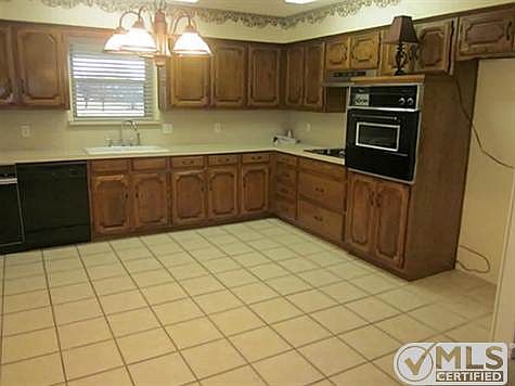 2nd image of 211 Lakeview Dr