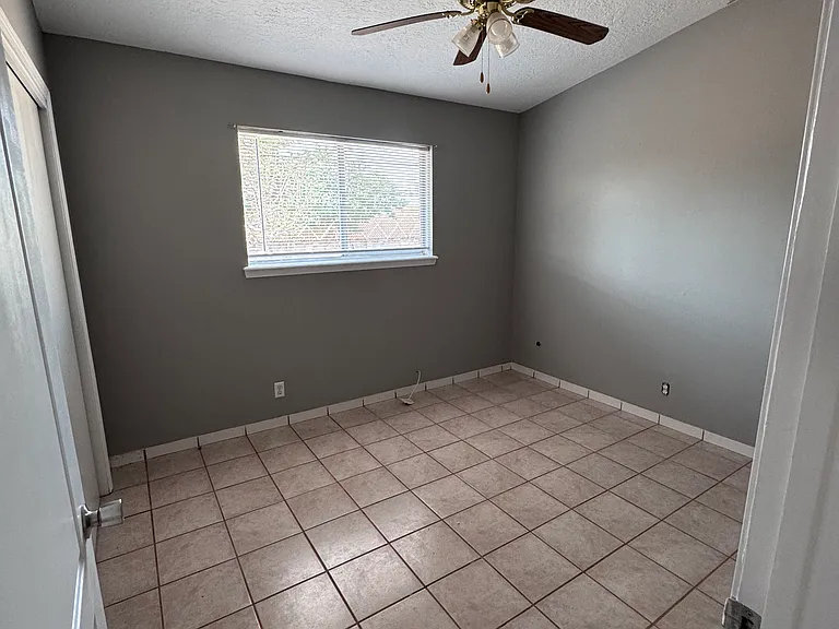 10128 Shipley Ave — Photo 5