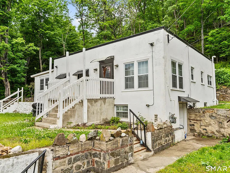 399 Hawthorne Ave — Photo 36