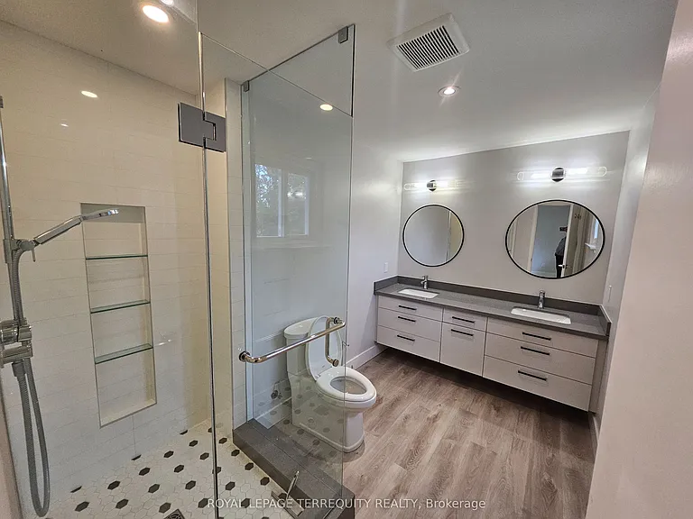 2067 Obeck Cres — Photo 44