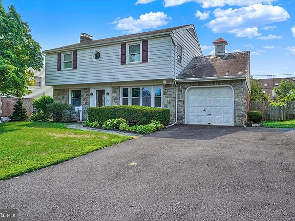 2nd image of 1120 Louise Ave