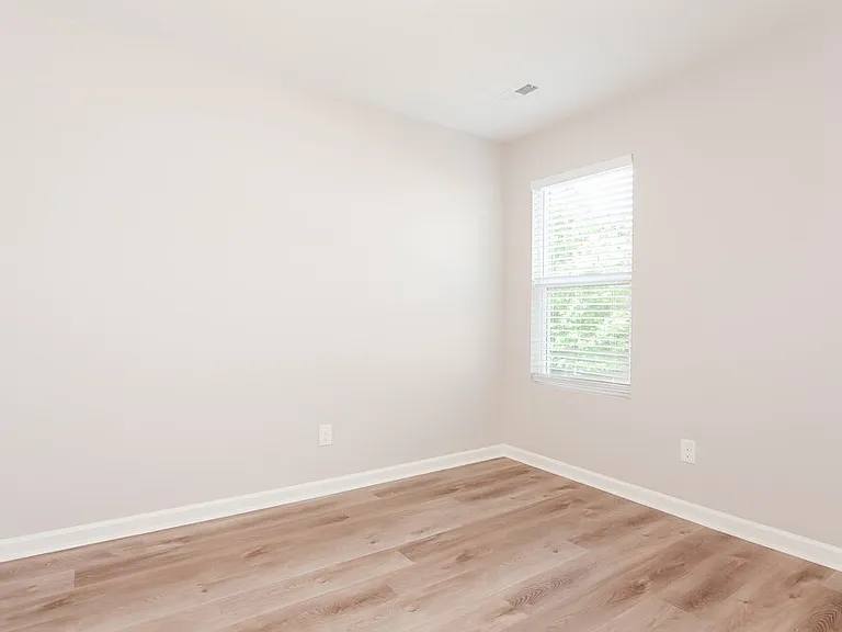 204 Ravenridge Ct — Photo 13
