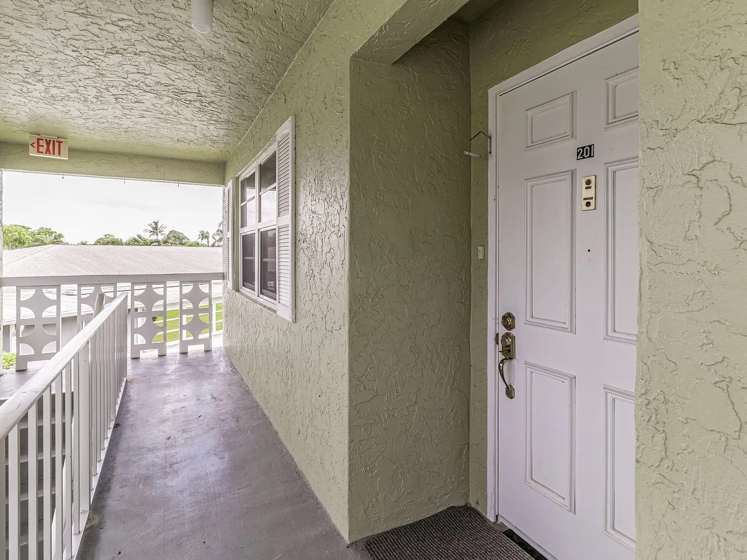 2 bed, 2.0 bath, 1167 sqft, $1,900 — Photo 3