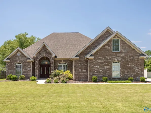 2701 Summerwind Dr SE, Decatur, AL 35603