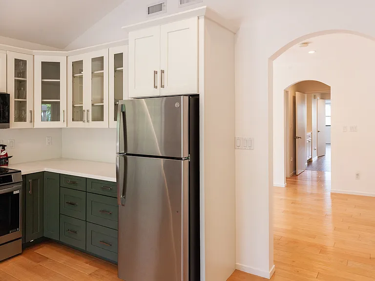 949 Eolus Ave #B — Photo 23