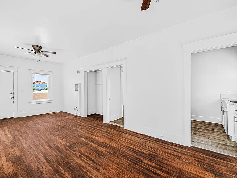 1045 E 4th Street — Photo 5