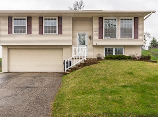 4800 Fruitwood Ln NW, Cedar Rapids, IA 52405