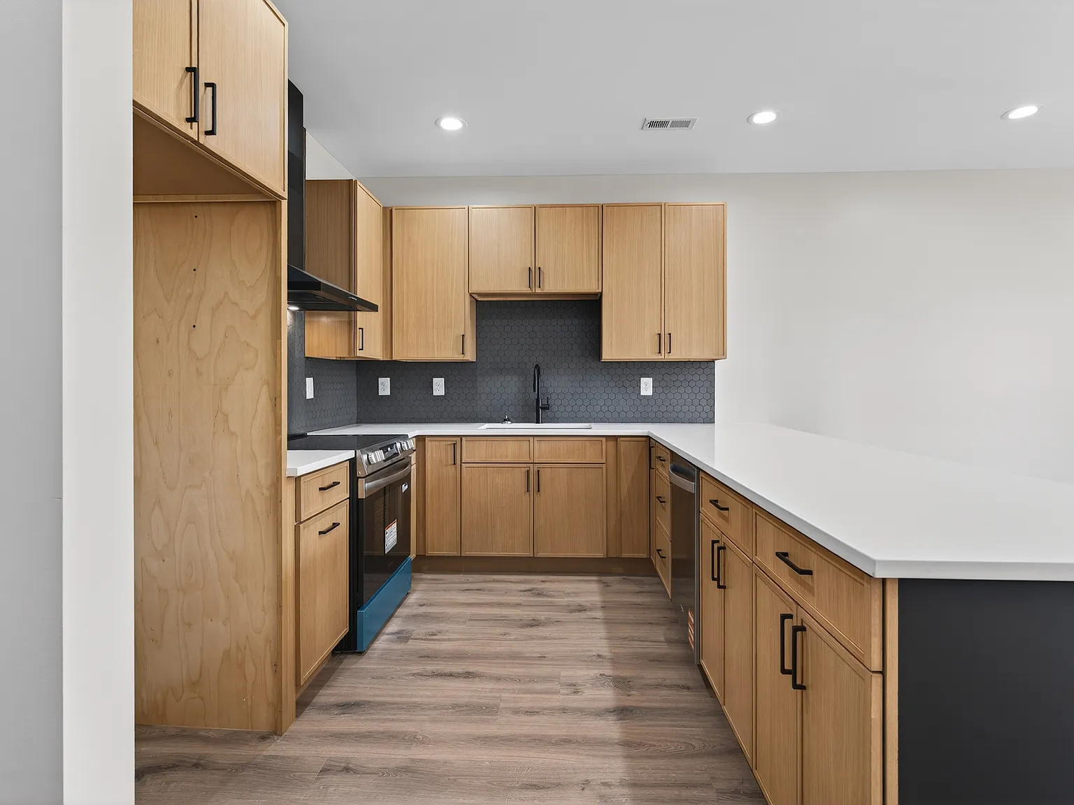 3 bed, 1580 sqft, $2,000 — Photo 3