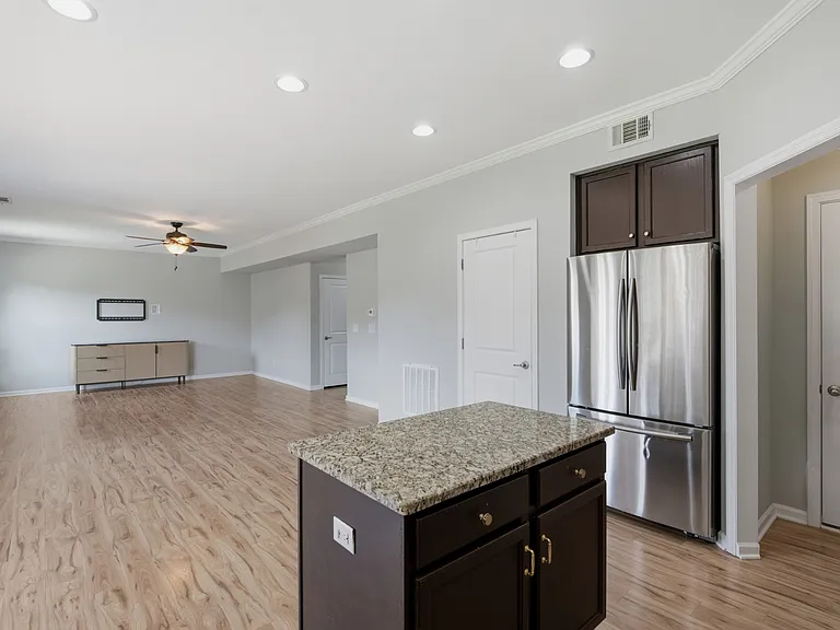 1568 Brockton Ln — Photo 13