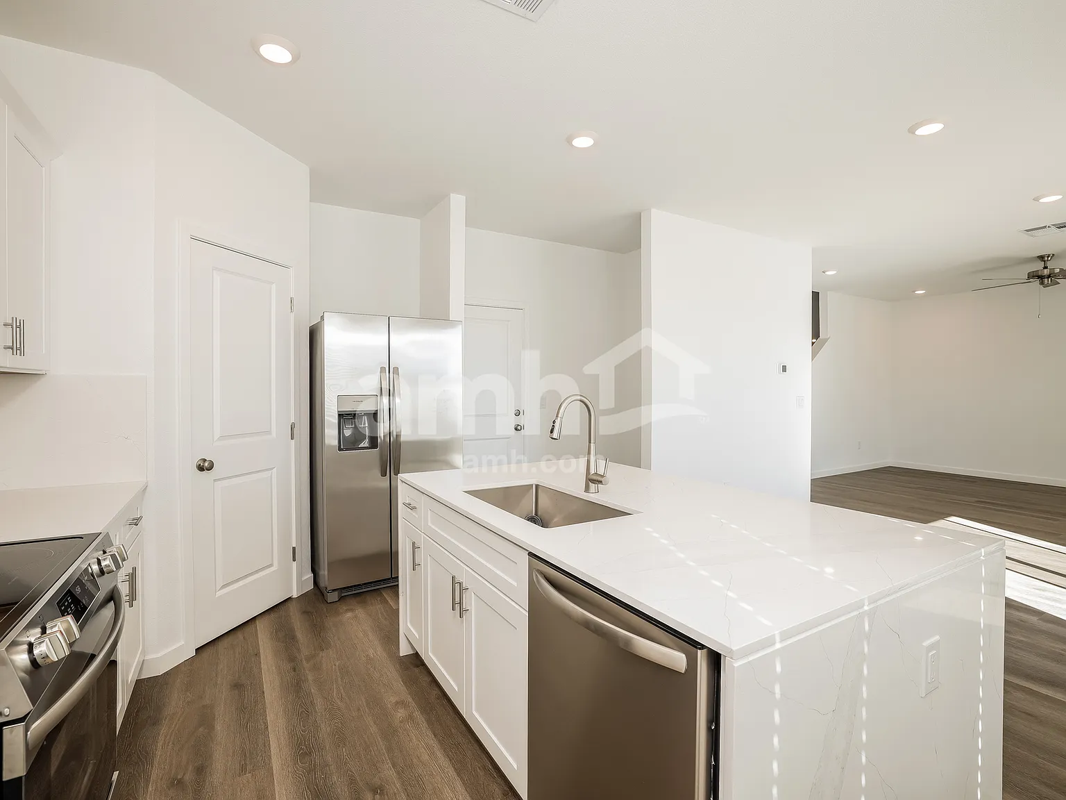 4 bed, 2.5 bath, 2322 sqft, $3,120 — Photo 4