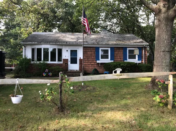 https://photos.zillowstatic.com/fp/85e8320d3780acb45417289d6724031a-p_e.webp