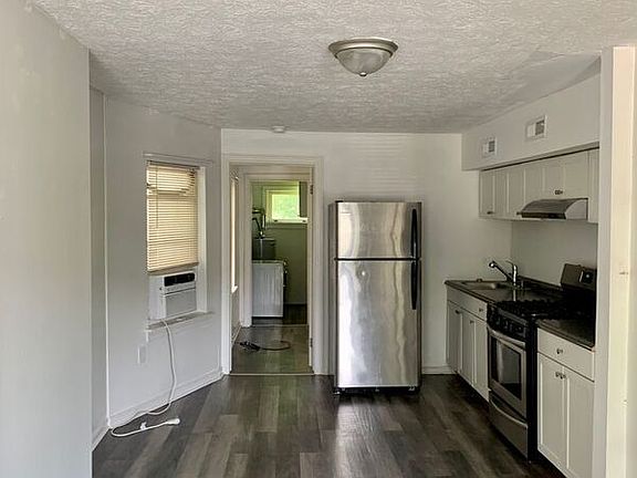 4th image of 3216 O St APT 1