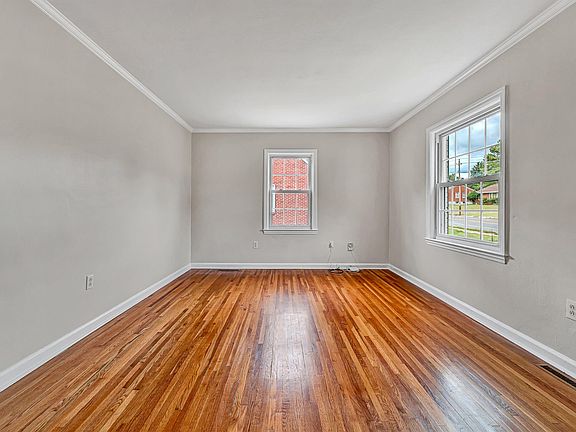 5th image of 2646 Edgewood St SW