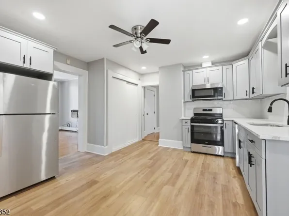 508 2nd St Floor 2, Carlstadt, NJ 07072