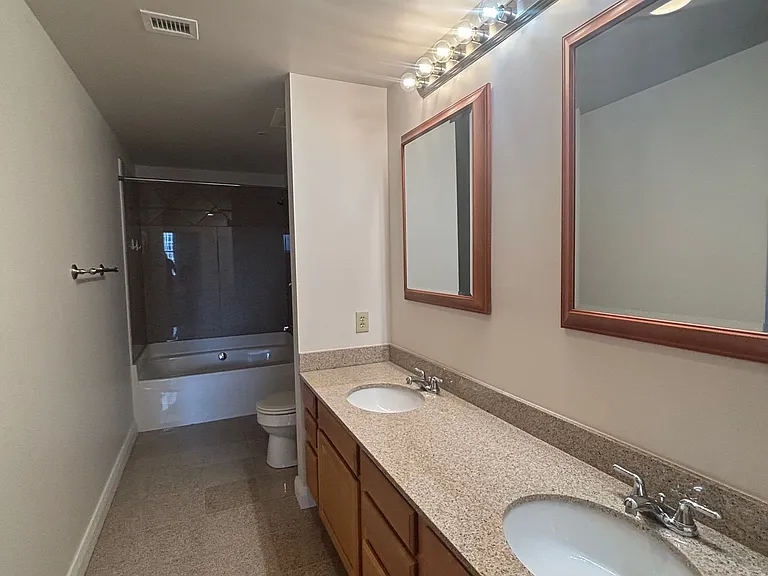 300-306 4th Ave #1403 — Photo 8