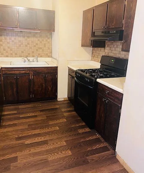 914 Chesterfield Dr — Photo 3