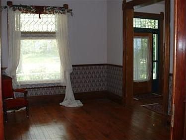 3rd image of 469 S Lincoln Ave