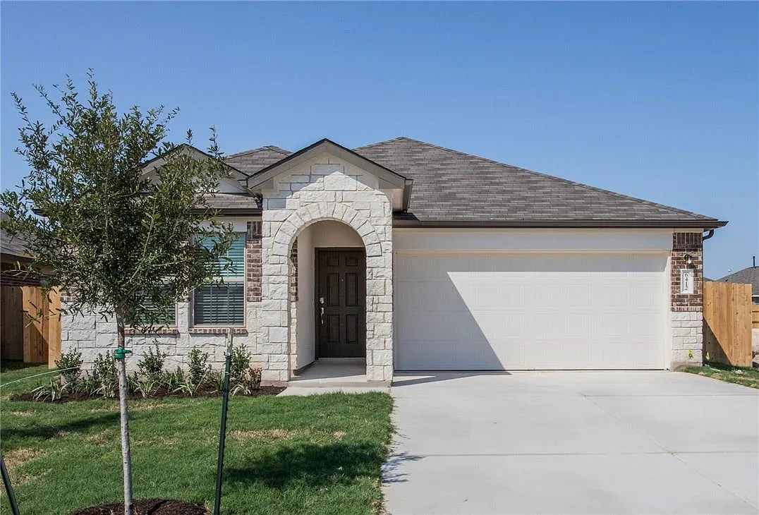 3 bed, 2.0 bath, 1645 sqft, $1,900 — Photo 2