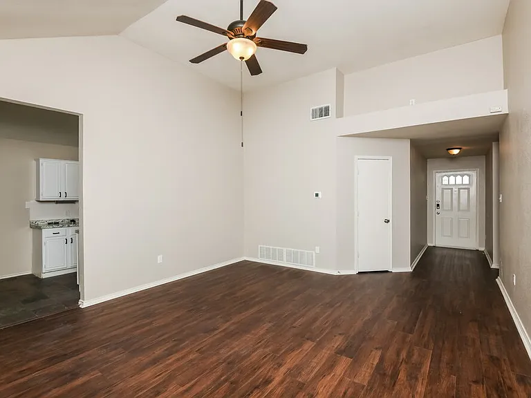 629 Ozark Ave — Photo 4