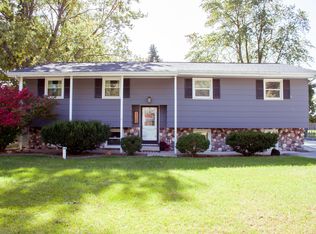 1709 Quail Dr, Saint Anne, IL 60964