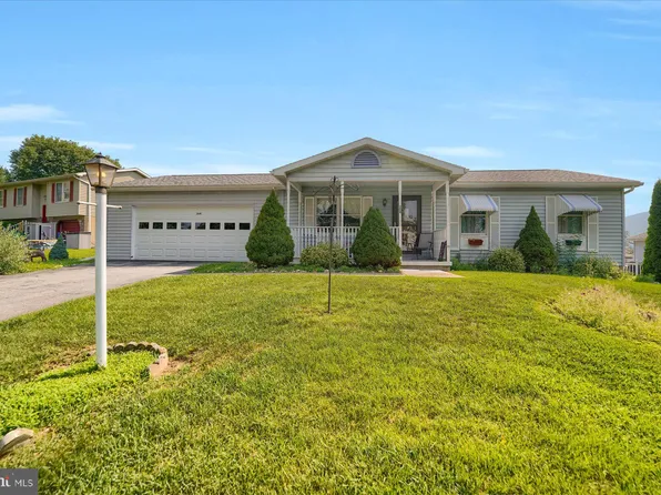 204 Jennifer Cir, Pleasant Gap, PA 16823
