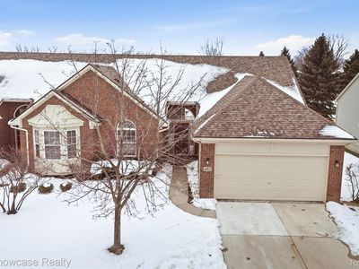462 Woodhaven Dr, Walled Lake, MI, 48390