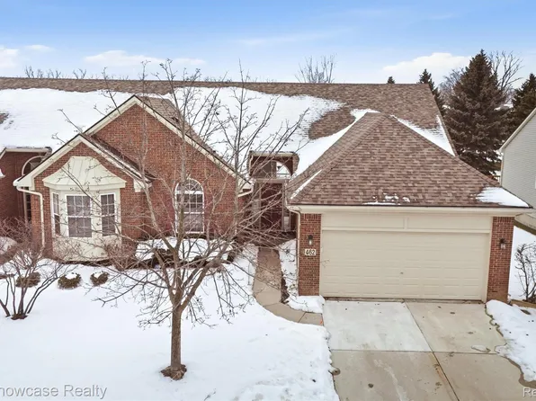 462 Woodhaven Dr, Walled Lake, MI 48390