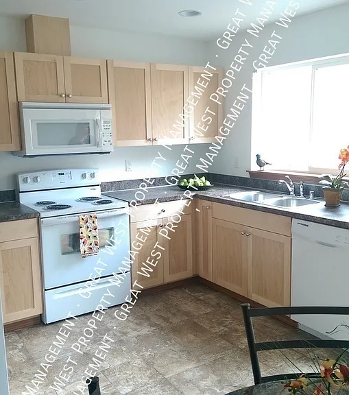 9402 Lawndale Ave S #W-A4 — Photo 2