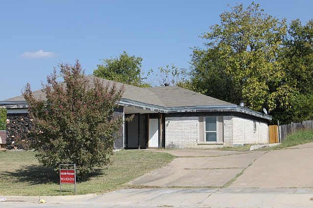 1st image of 6805 Trail Lake Dr